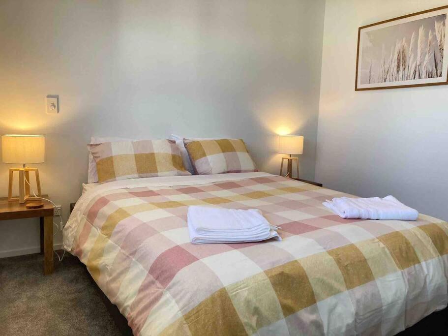 Cheerful 2 Bedroom Townhouse In Addington! Christchurch Esterno foto