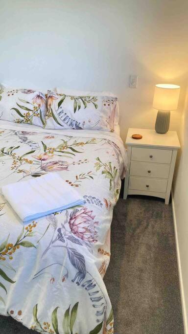Cheerful 2 Bedroom Townhouse In Addington! Christchurch Esterno foto