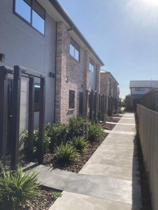 Cheerful 2 Bedroom Townhouse In Addington! Christchurch Esterno foto