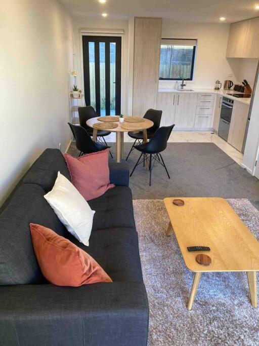 Cheerful 2 Bedroom Townhouse In Addington! Christchurch Esterno foto
