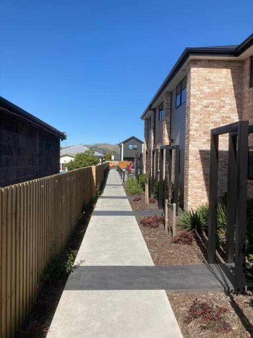 Cheerful 2 Bedroom Townhouse In Addington! Christchurch Esterno foto