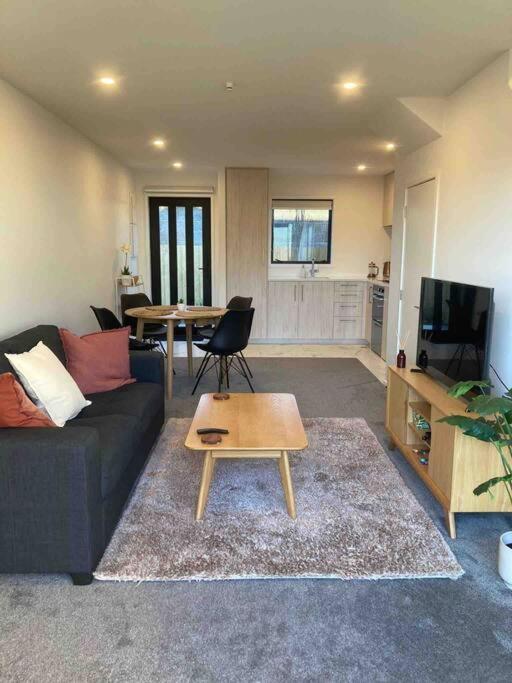 Cheerful 2 Bedroom Townhouse In Addington! Christchurch Esterno foto